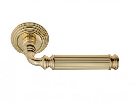 Ручка дверная Venezia MOSCA D8 полированная латунь